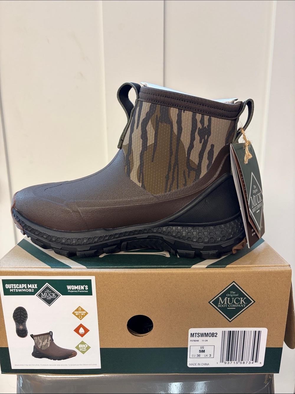 Women's Muck Boot Co Outscape Max Brown Camo Waterproof Ankle Boots Size 5M NWT